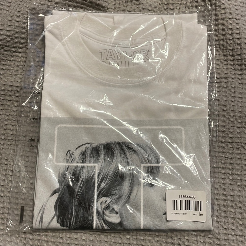 NWT Taylor Swift Lover T-Shirt